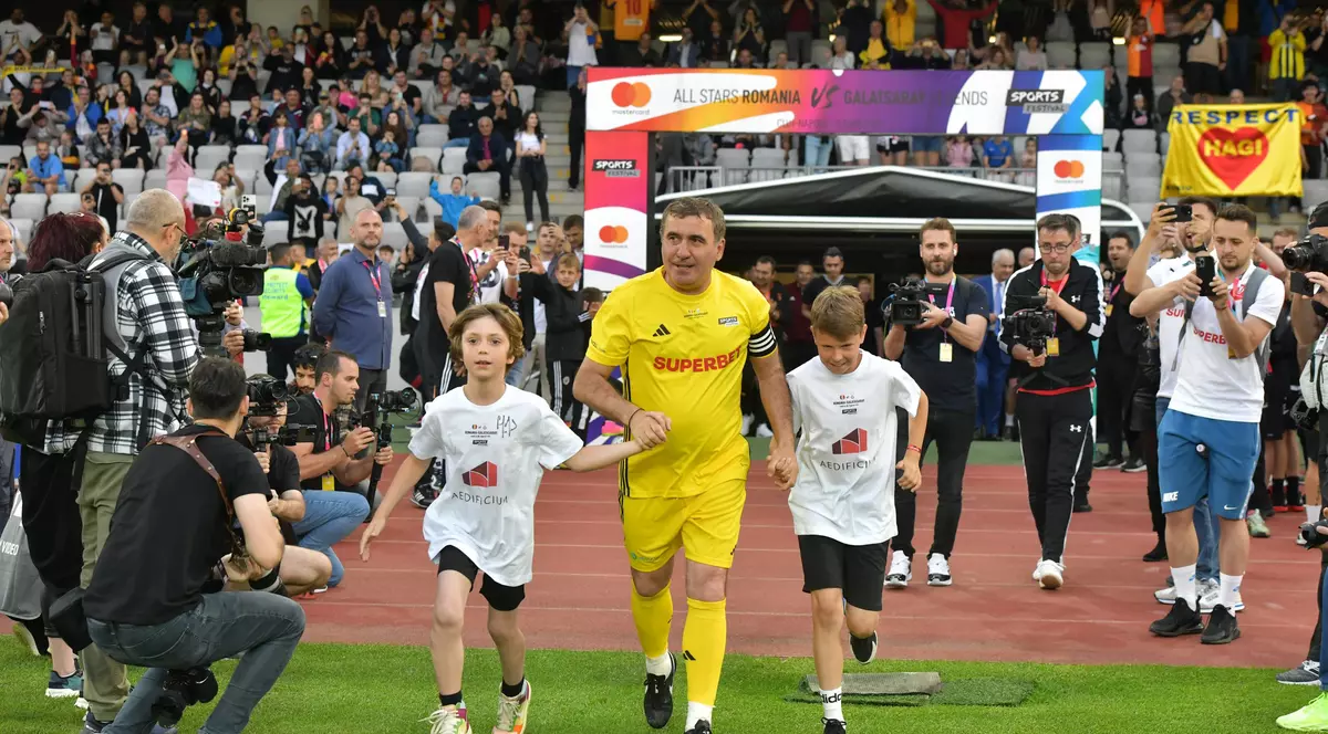 Gheorghe Hagi, interviu dincolo de fotbal, în plină grevă în educație: „Respectând profesorii, respectăm viitorul nostru”. Și un îndemn pentru tineri: „Noaptea să doarmă, ziua să muncească”