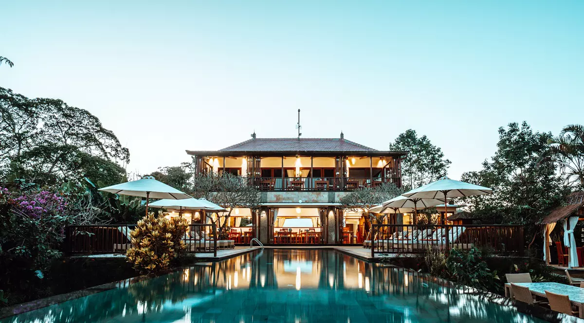 Politico: Un înalt oficial al Comisiei Europene, patronul unui resort de lux în Bali