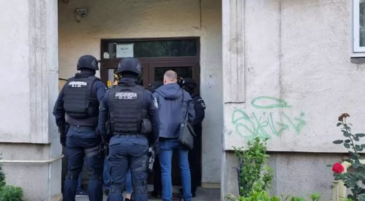 Rețea care se ocupa cu vânzarea de diplome false de BAC, demascată la Timișoara. Cât costa documentul contrafăcut