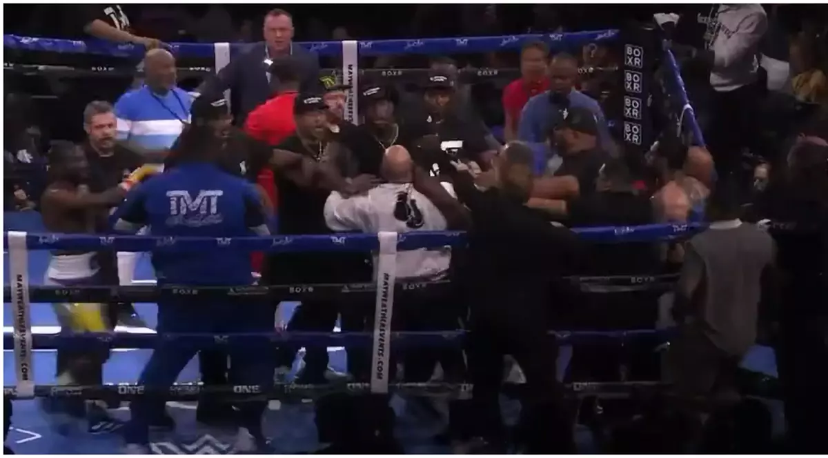 Bătaie generală în ring, la ultimul meci demonstrativ disputat de Floyd Mayweather cu nepotul celebrului gangster John Gotti
