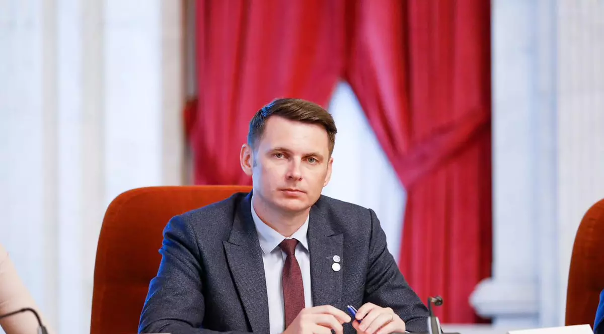 Problema Abrudean. PNL și PSD amână pe miercuri rezolvarea conflictului pe tema „omului lui Boc”