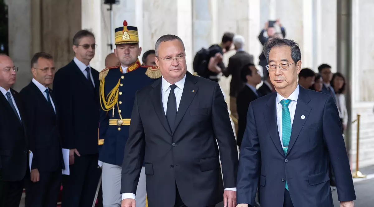 Întâmpinarea oficială a prim-ministrului Republicii Coreea, Han Duck-soo, la Palatul Victoria