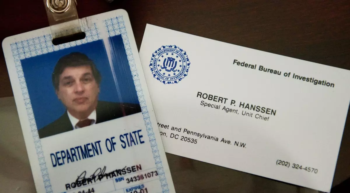 Robert Hanssen, fost agent FBI condamnat pe viață pentru spionaj pentru Moscova, a murit în închisoare. Bani, ceasuri de lux și diamante, pentru informații