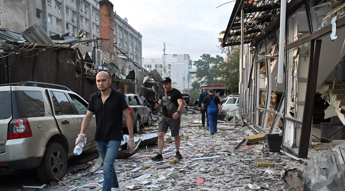 Atac cu rachete asupra unei zone de restaurante din centrul orașului Kramatorsk. Cel puțin 4 morți, inclusiv un adolescent, și zeci de oameni răniți | VIDEO