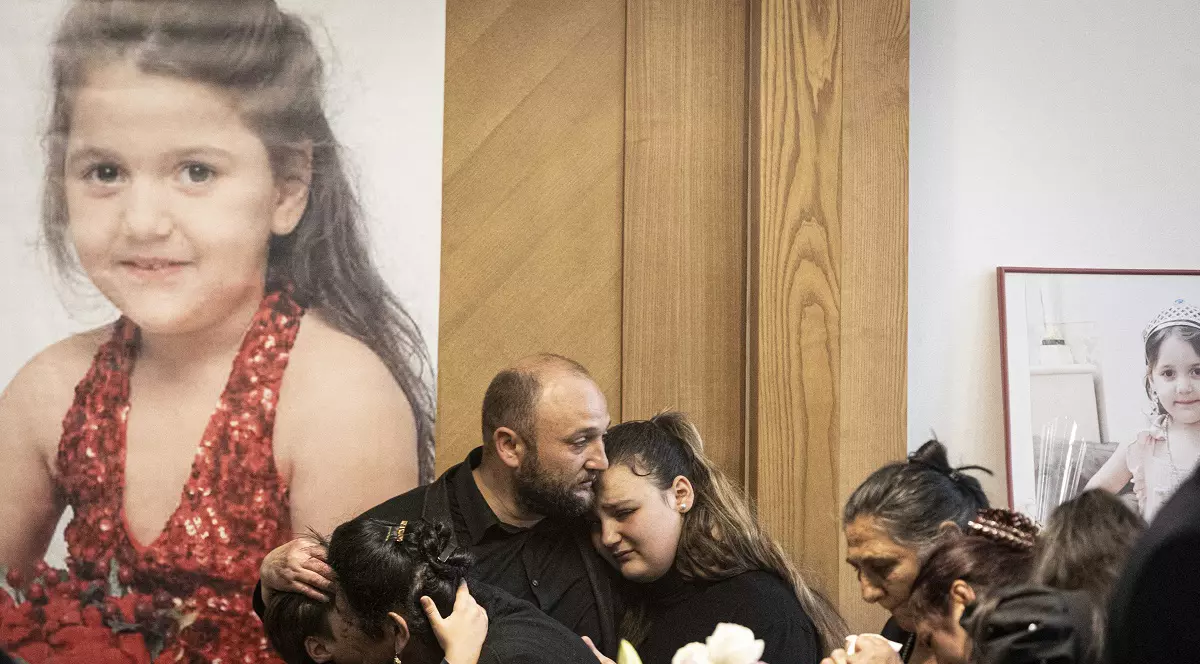 Adolescentul de 15 ani care a ucis fetița de 5 ani a unor români, în Franța, a recunoscut crima. A chemat-o pe Rose la el acasă, ca să-i arate pisicile