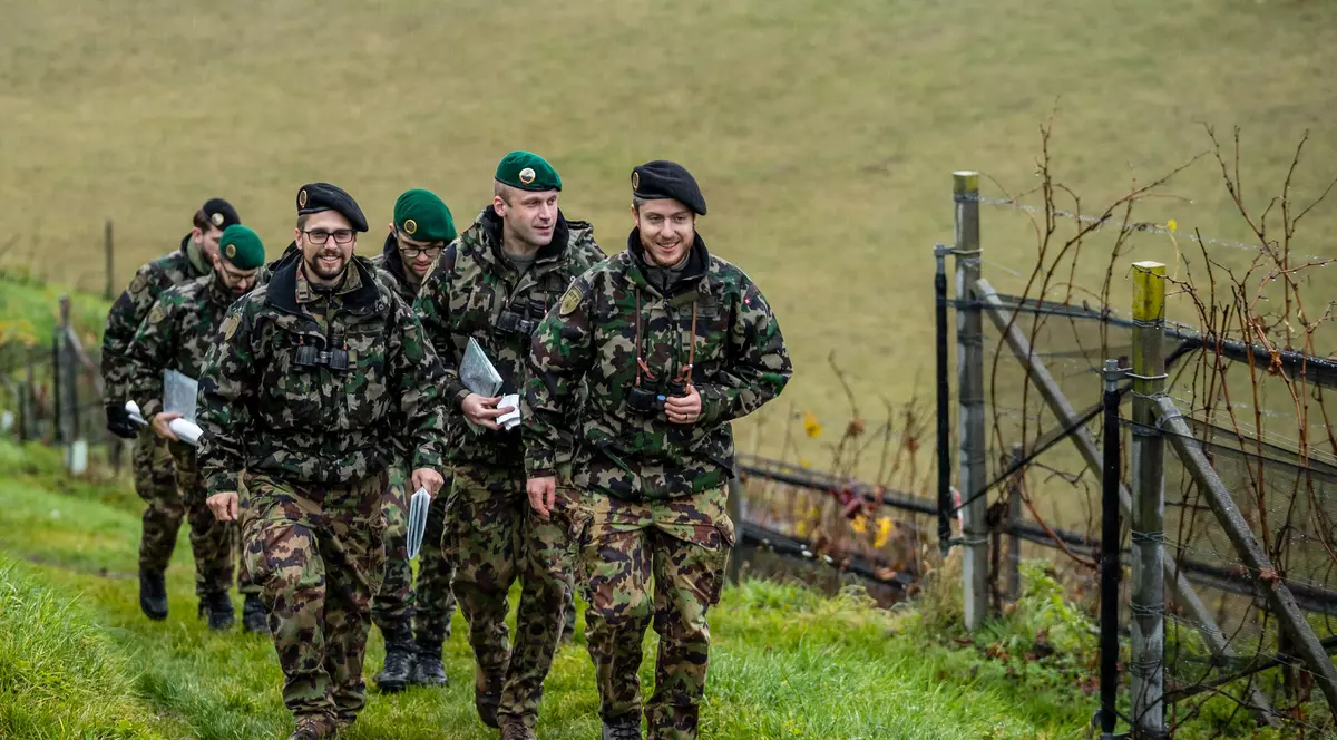 Cât a plătit un elvețian pentru schimbarea de gen, în încercarea de a nu face armata. Modificarea nu l-a ajutat