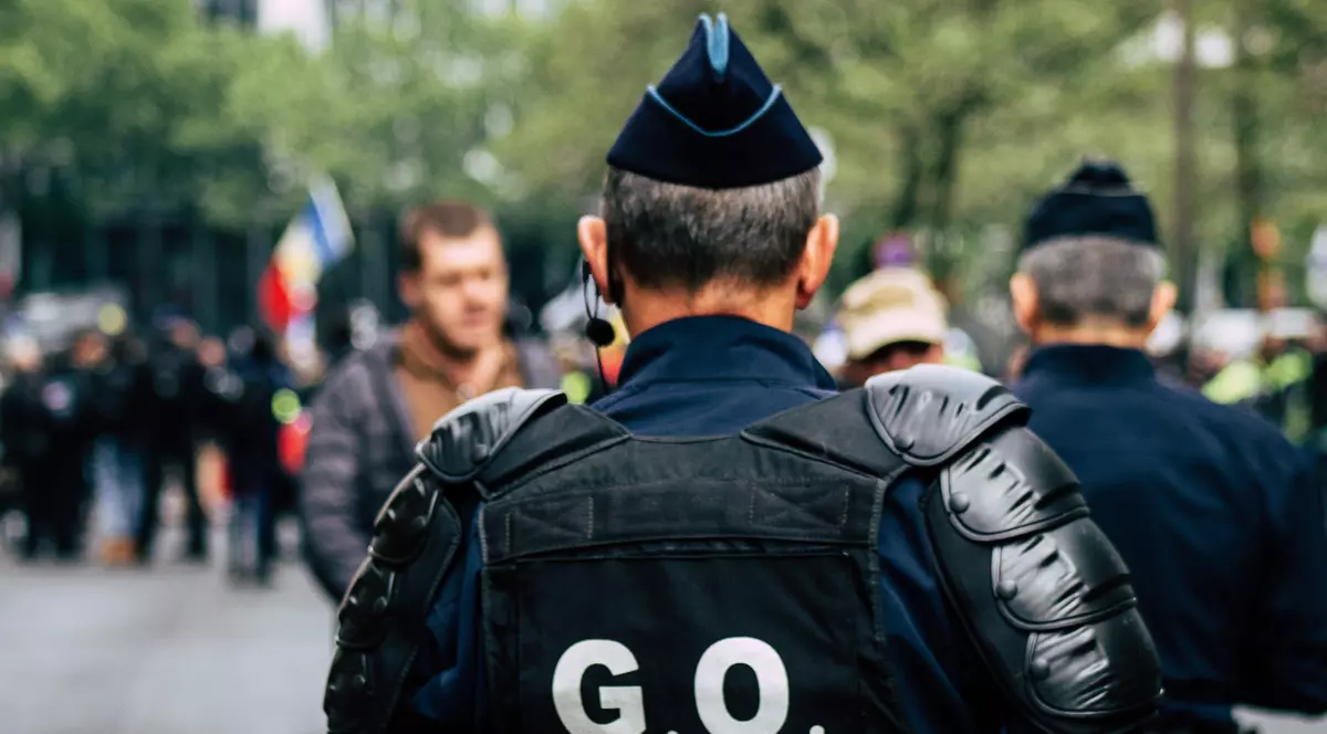 Doi protestatari din Danemarca au dat foc Coranului în fața Ambasadei Irakului, la câteva zile după protestele violente din Irak și Iran