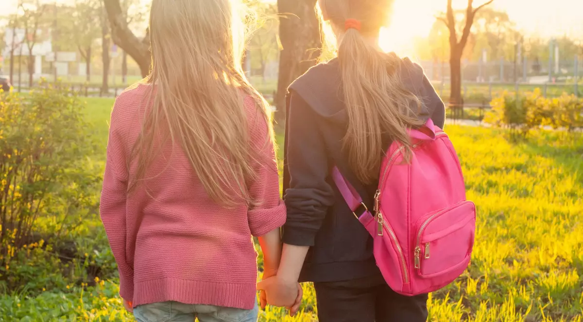 Două fetițe, puse să jure cu mâna pe Biblie că nu vor dezvălui nimănui că sunt abuzate sexual. Agresorul era administratorul unui lăcaș de cult din Vaslui