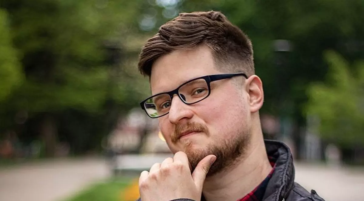 Un blogger cunoscut a fost împușcat mortal în centrul orașului polonez Poznan, în fața logodnicei sale, de fostul iubit al tinerei. Criminalul și-a tras, apoi, un glonț în cap