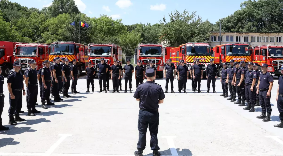Alţi 40 de pompieri români, mutaţi din zona Attica în Rodos pentru a ajuta la stingerea incendiilor