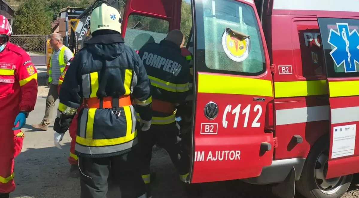 Microbuz cu 16 pasageri, implicat într-un accident pe Autostrada Transilvania