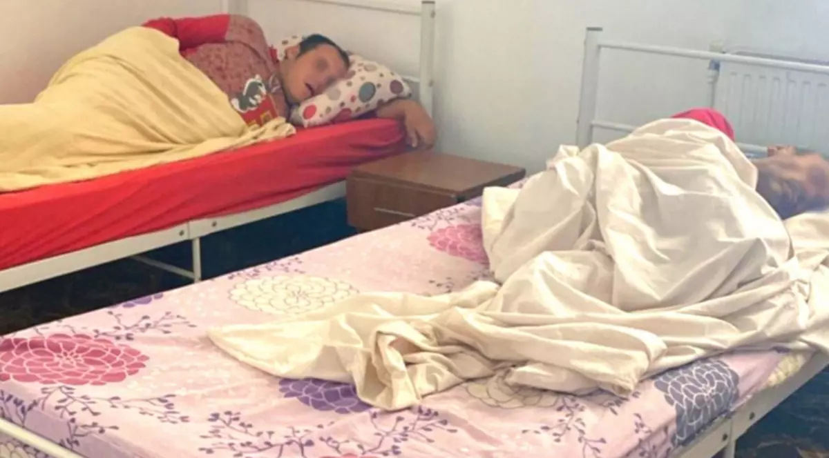 Un nou azil al groazei, descoperit în Argeș: un bătrân dormea pe hol, trei beneficiari erau ținuți în subsol