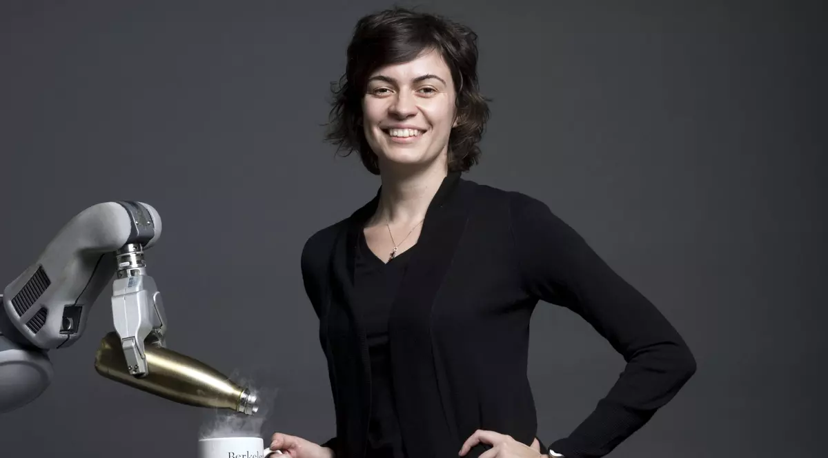EXCLUSIV. Exemplul de muncă al româncei Anca Drăgan, profesoară de robotică în orașul unde circulă sute de mașini fără șofer. Anca ajută vehiculele autonome să se coordoneze cu oamenii 