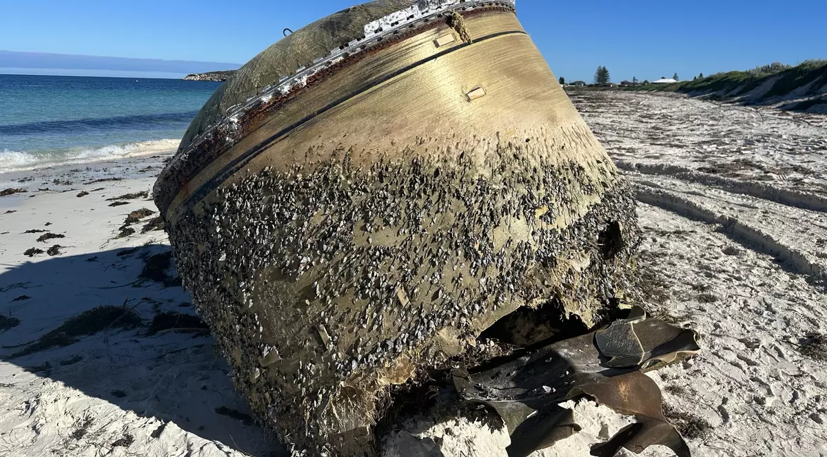 Un obiect „neidentificat” a eșuat pe o plajă din vestul Australiei. Autoritățile încearcă să afle ce este și de unde provine