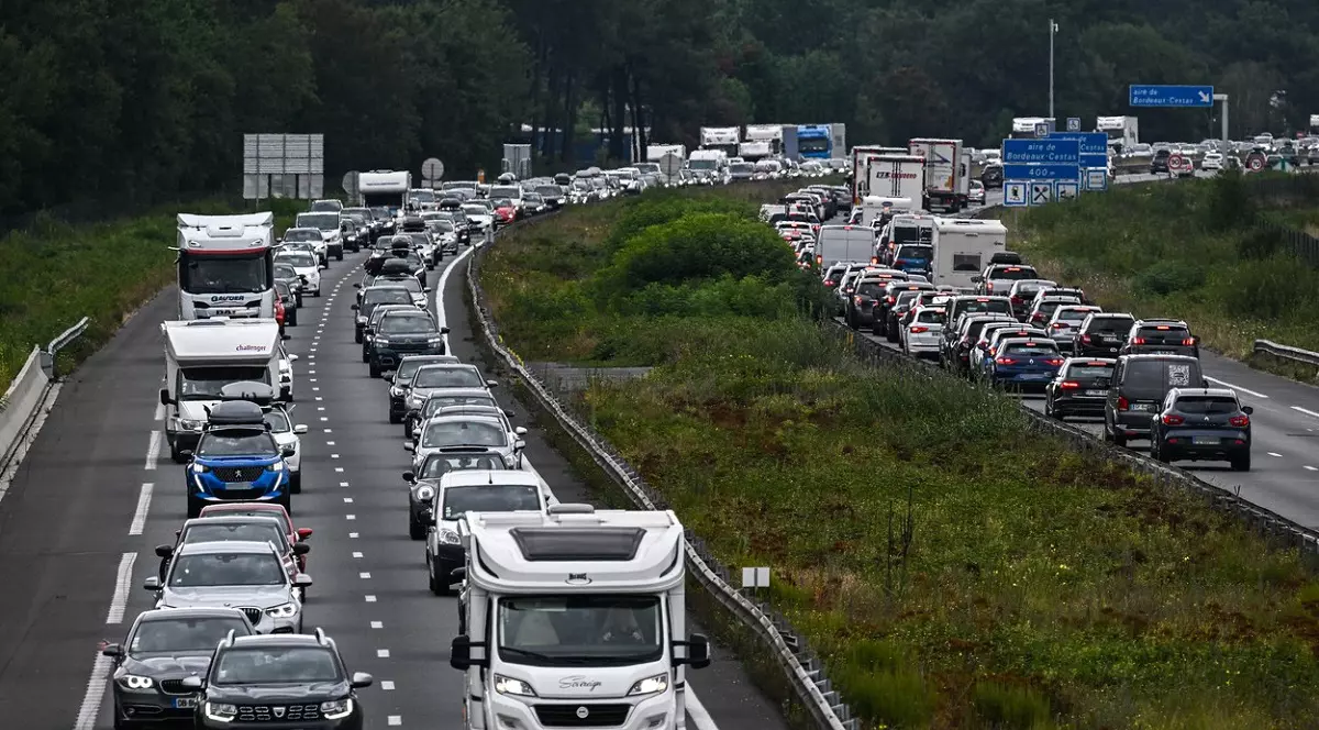 1.076 km de ambuteiaje în Franța, în weekendul de la mijlocul vacanței de vară. Întârzieri de 4 ore pe șoselele spre sud