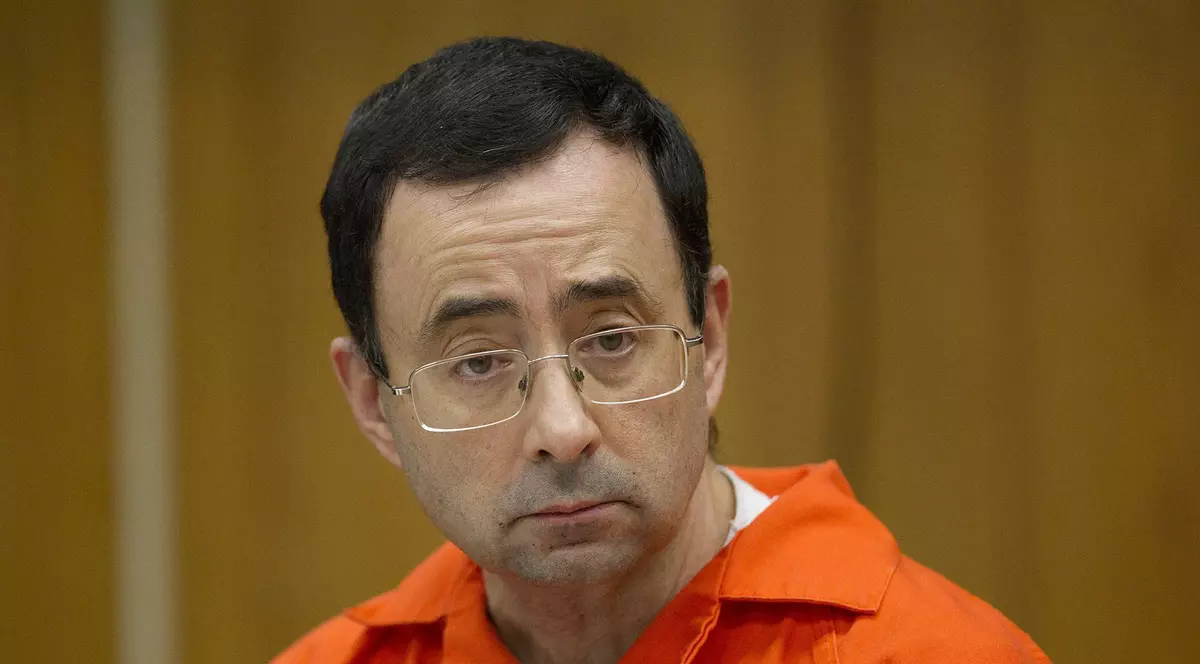 Larry Nassar, medicul condamnat pentru abuzuri sexuale asupra gimnastelor americane, înjunghiat de mai multe ori în închisoare, în Florida