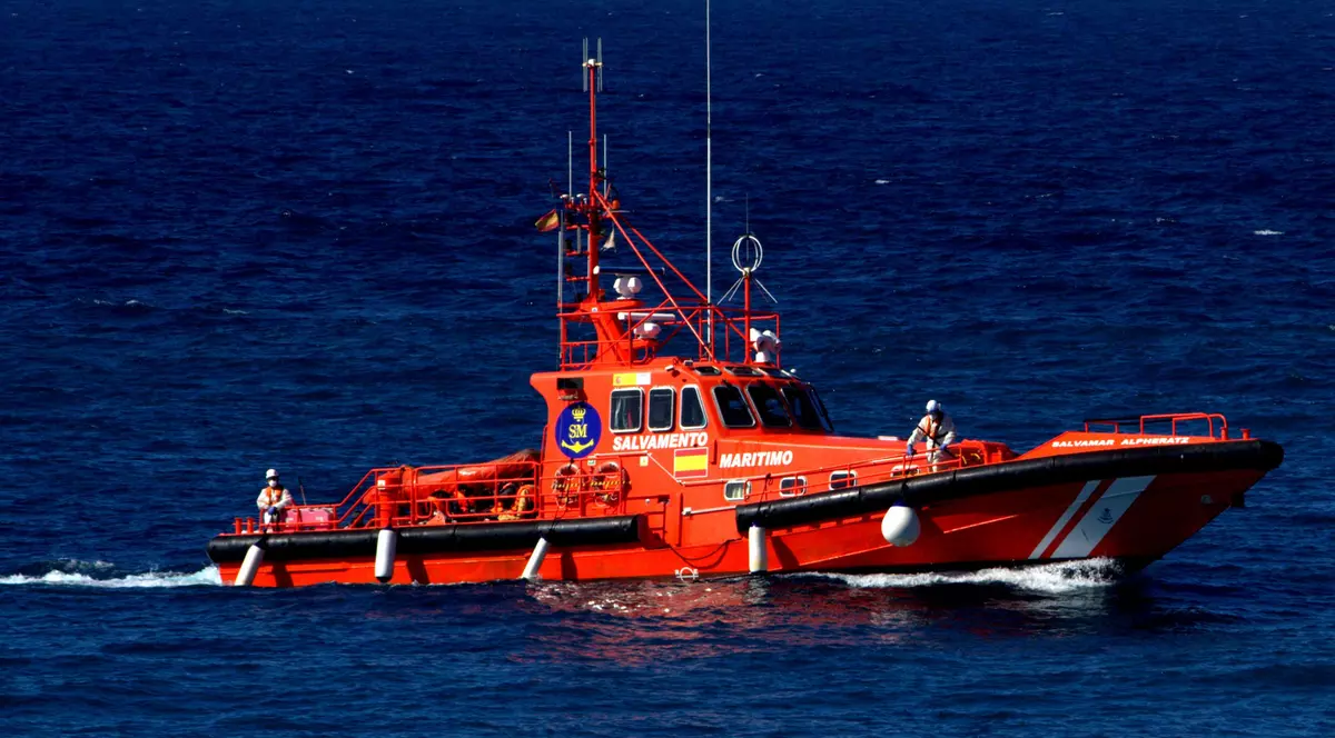 O navă cu 200 de migranți la bord a dispărut în largul insulelor Canare. Operațiune amplă de căutare a marinei spaniole
