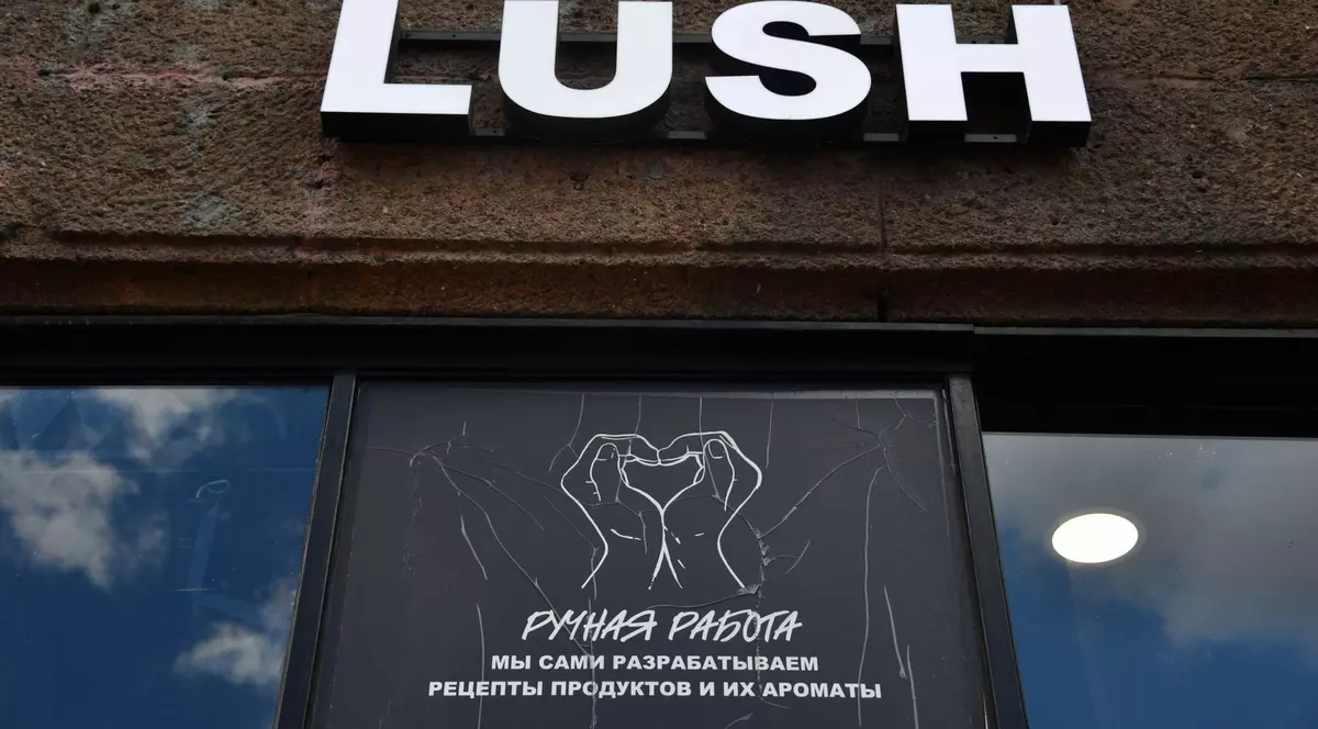 O companie de cosmetice a plătit bonusuri de 5 milioane de lire managerilor, după ce a primit ajutor guvernamental de 5,1 milioane de lire