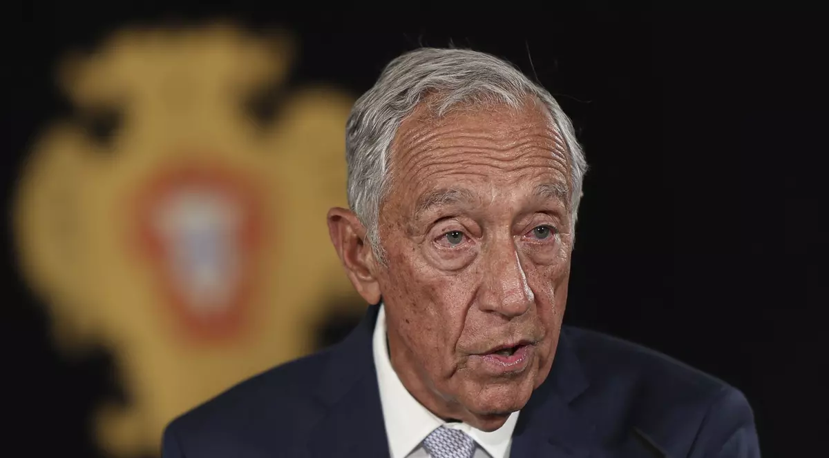 Preşedintelui Portugaliei i s-a făcut rău la un eveniment public și a fost cărat pe brațe. VIDEO