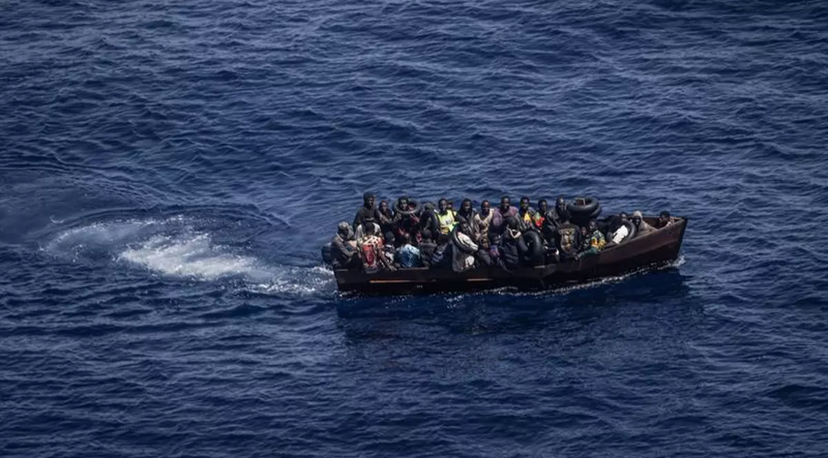 Până în 90 de migranți au fost salvați de la bordul unei ambarcațiuni în largul insulelor Canare