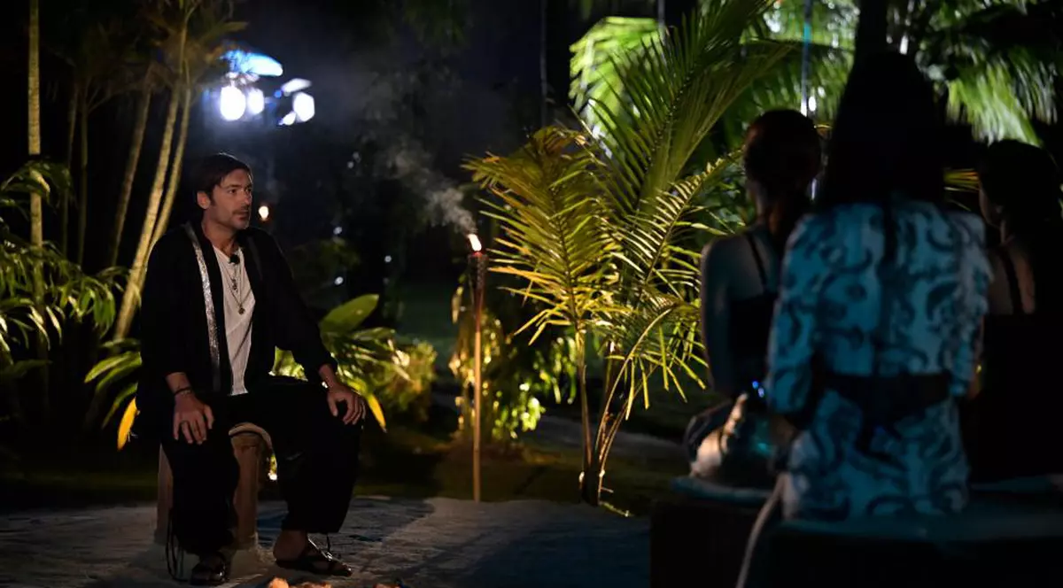 Flacăra ispitei s-a aprins la doar 4 zile de când au ajuns la Insula Iubirii. Panica s-a instalat imediat în vila concurentelor. Anunțul făcut de Radu Vâlcan