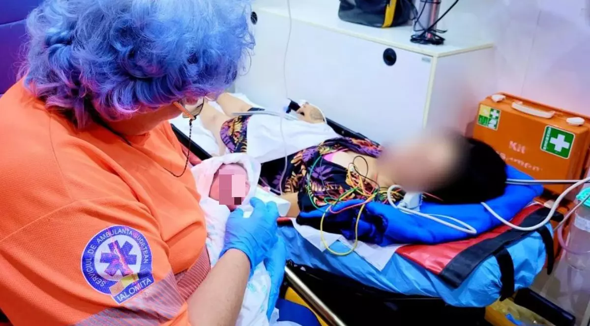 Ginecolog despre cazul femeii care a născut pe trotuar la Urziceni: „Trebuia să rămână în spital. Orice medic de gardă poate să asiste la naștere”