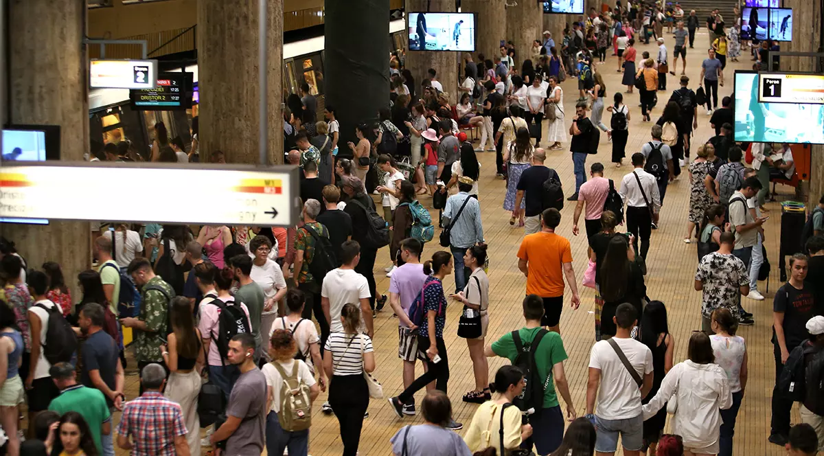 Circulație îngreunată pe Magistrala 4 de metrou, după ce un tren s-a defectat lângă stația Gara de Nord