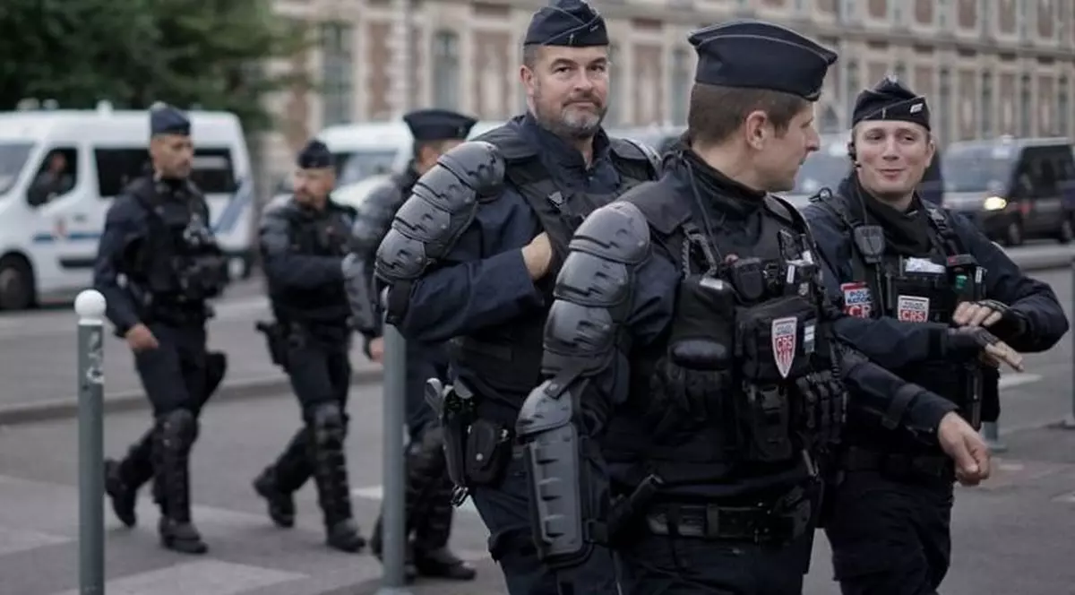 Bărbat arestat la Cannes, în apropierea unei sinagogi, după ce a vrut să-l înjunghie pe directorul unui service auto, în timp ce striga „Allah Akbar"