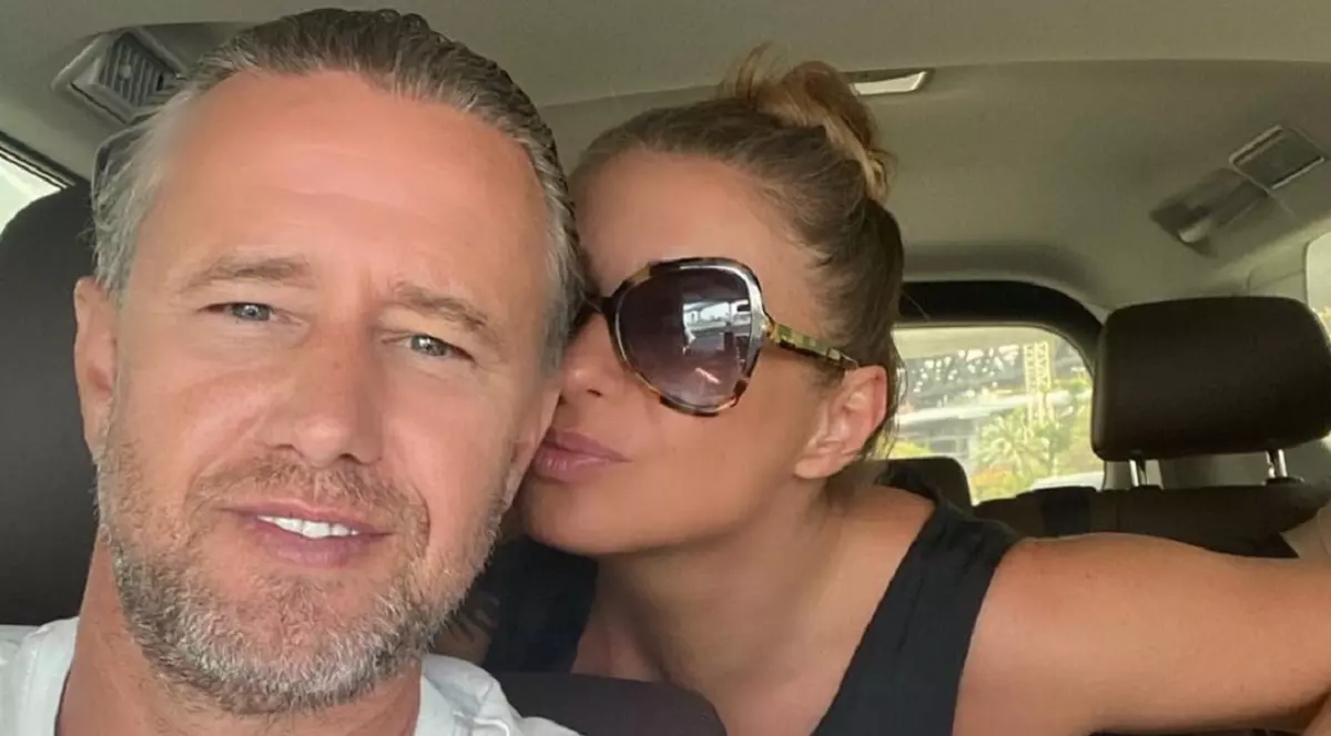 Ce semnifică cei trei trandafiri pe care Anamaria Prodan i-a tatuat pe spate în locul chipului fostului soț, Laurențiu Reghecampf