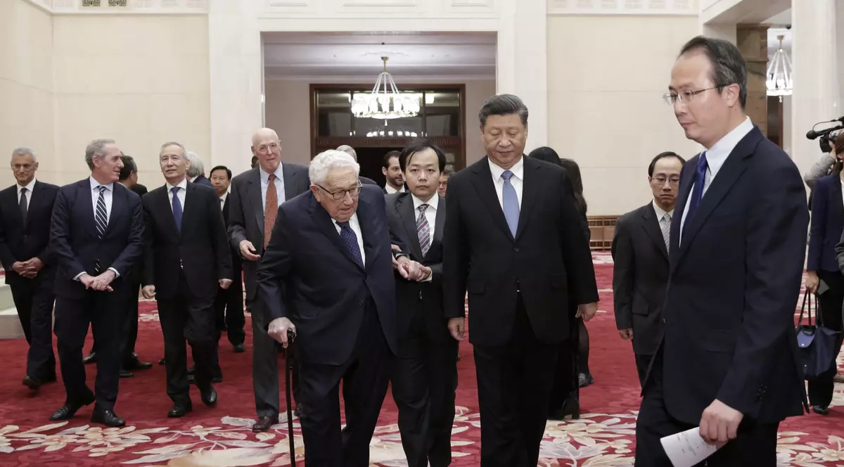 Xi Jinping l-a primit în vizită pe Henry Kissinger, după ce fostul șef al diplomației americane a împlinit 100 de ani. Ce mesaj special i-a transmis