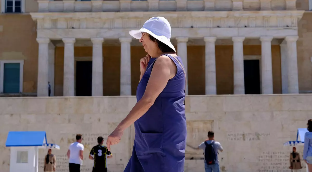 Val de caniculă în Grecia, cu temperaturi de peste 40 de grade Celsius. Atenționare MAE pentru românii care merg acolo