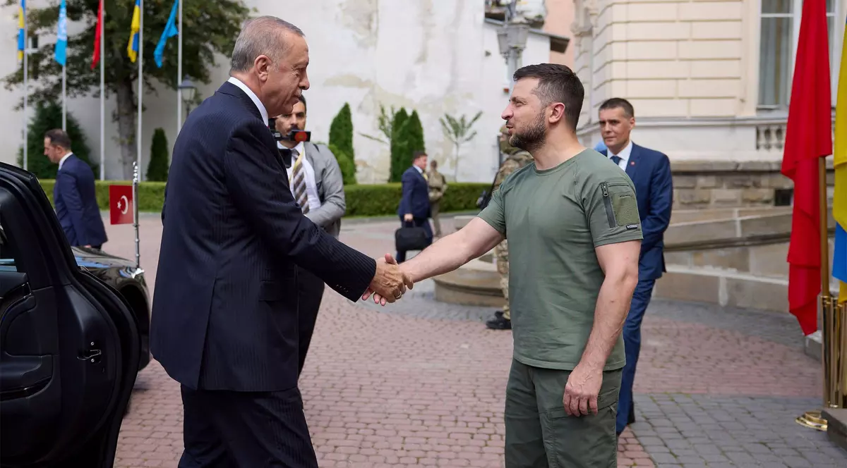 Zelenski anunță ce a discutat cu Erdogan la Istanbul. Principalul subiect: acordul privind cerealele, pe care Moscova nu vrea să-l prelungească