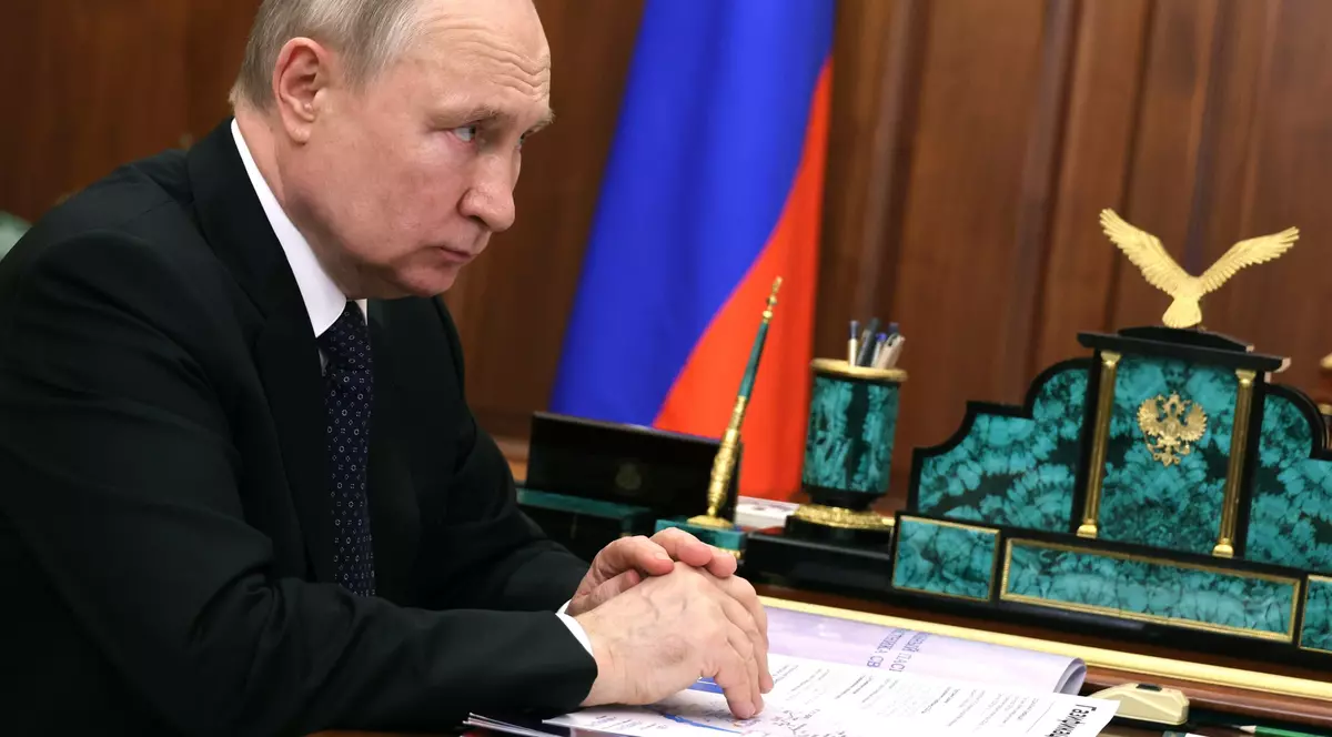 Vladimir Putin califică lovitura asupra podului Kerci drept un „atac terorist" și promite că armata rusă „pregătește un răspuns"