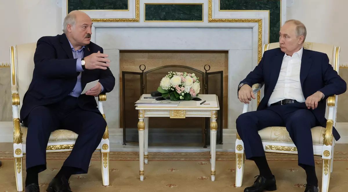 Lukașenko glumește cu Putin, despre mercenarii Wagner din Belarus: "Ne stresează, vor să meargă în Occident, într-o «excursie» la Varșovia"