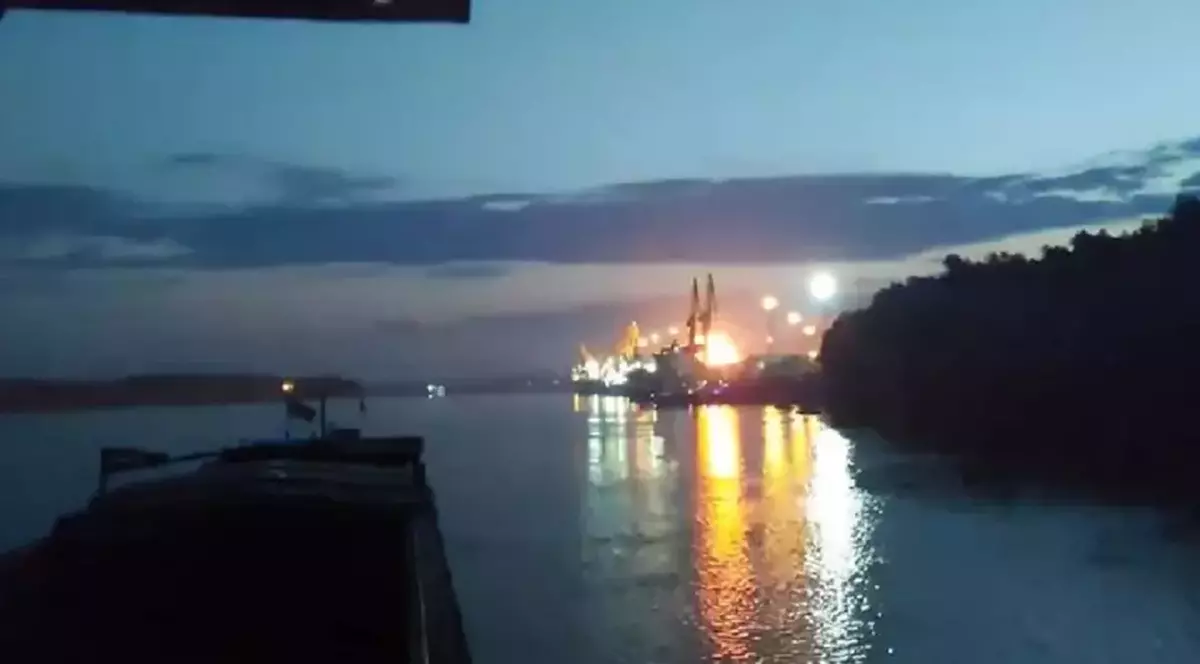 O navă românească a fost avariată de bombardamentul rusesc asupra portului ucrainean Reni. Precizările MAE