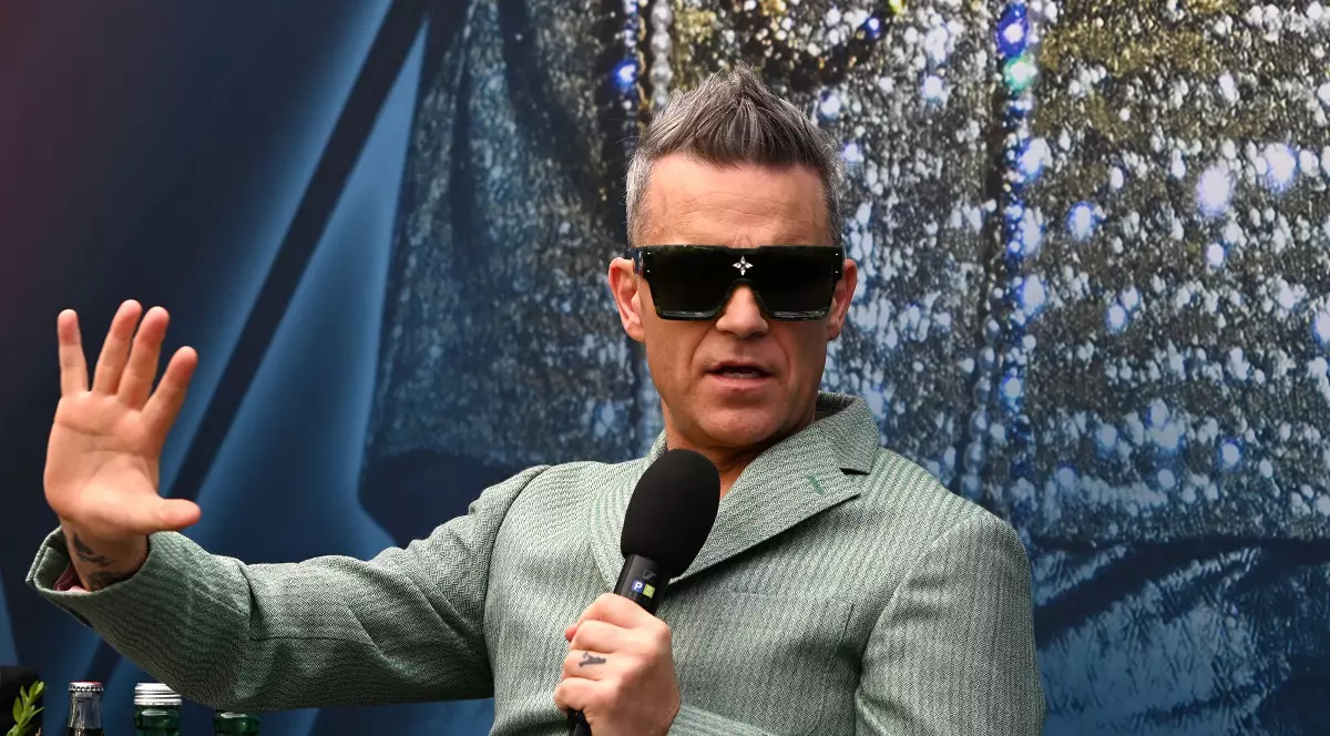 Cerințele lui Robbie Williams la concertul din București. Meniul e unul special, cu foie gras, risotto și gustarea preferată a artistului