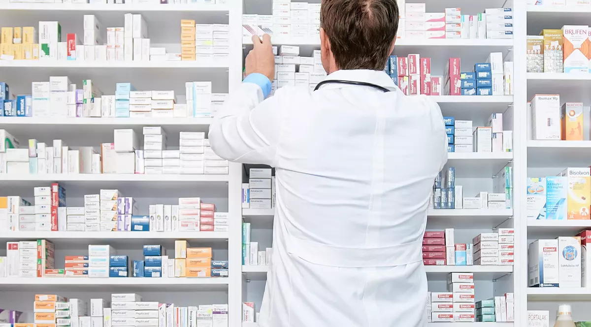 CRIZA FARMACIȘTILOR. „Sora medicinei, nu fiica comerțului” nu mai are căutare: concurență de sub un candidat pe loc și medii de 5 la facultățile din țară