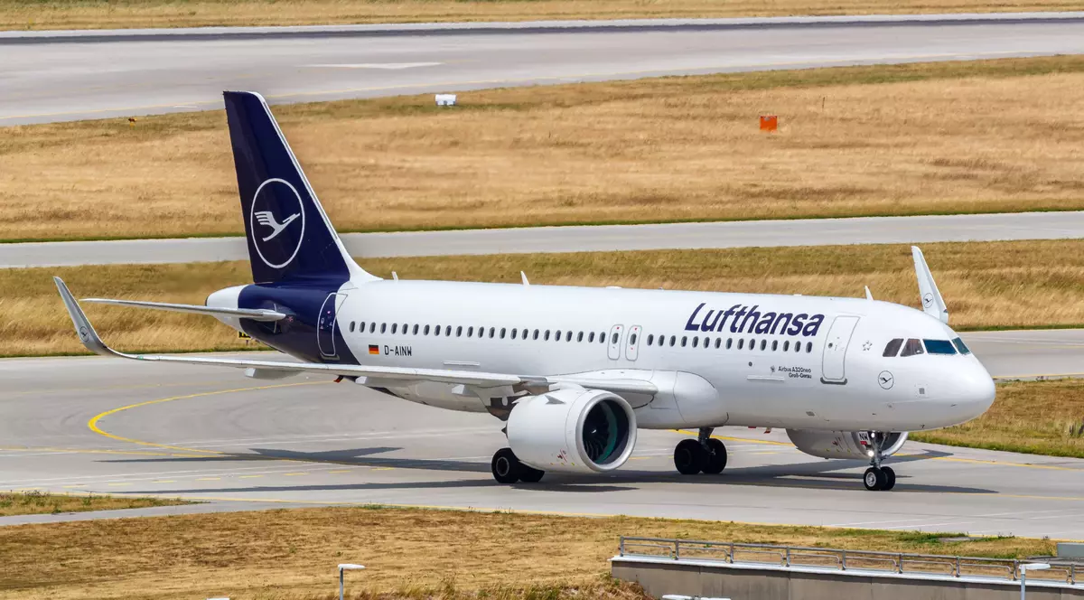 Zeci de pasageri au rămas fără bagaje pe aeroportul Sibiu, pentru că „nu erau dotări tehnice” pentru descărcarea lor. „Lufthansa a schimbat aeronava”