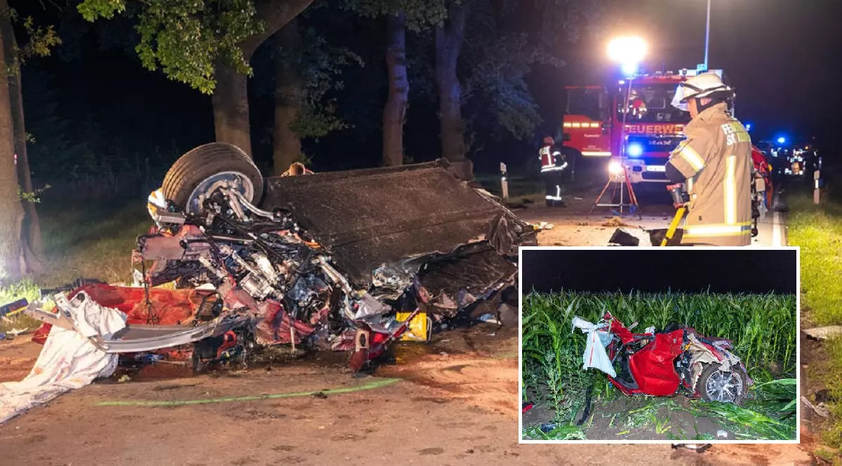 Autoturism Tesla rupt în două într-un accident de groază, pe o șosea din Germania. Șoferul era singur în mașină și a murit pe loc