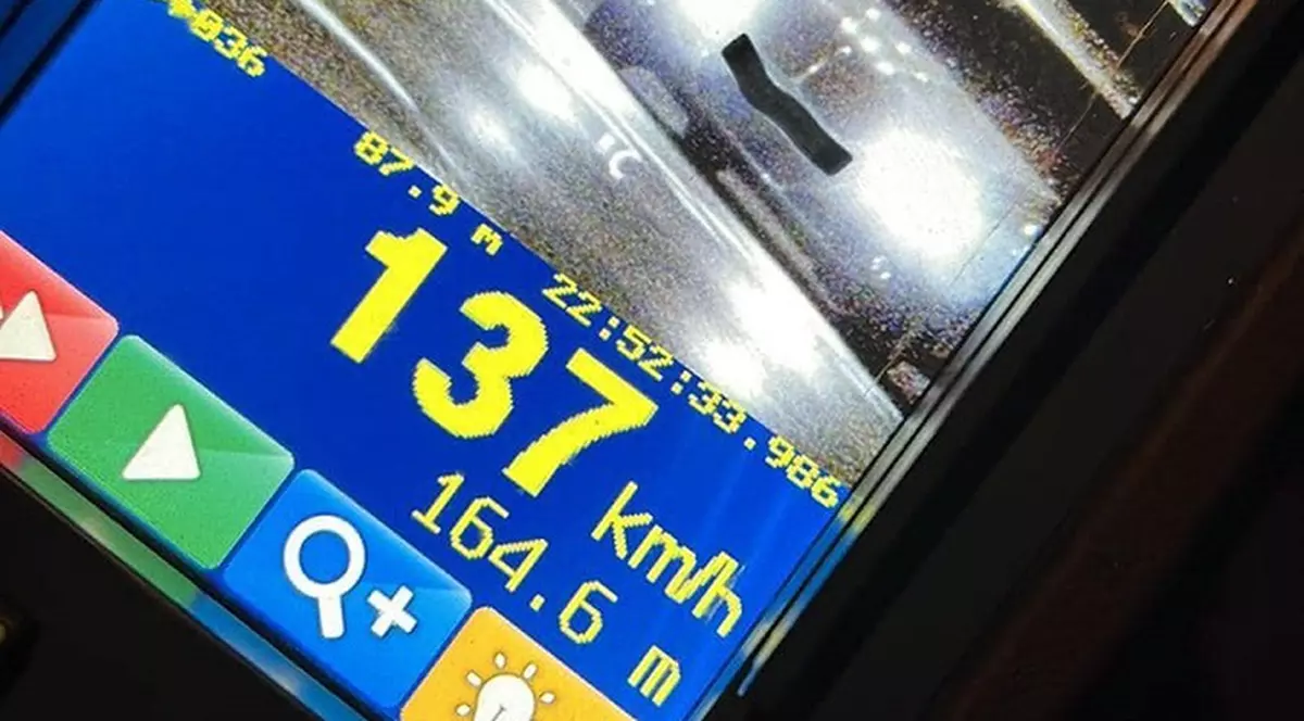 Șofer surprins circulând cu 137 de kilometri la oră pe o stradă din Sibiu. Ce sancțiuni a primit