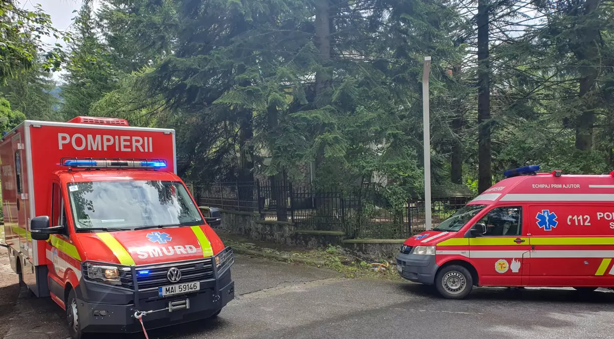 Fast food-ul din Sinaia unde 9 elevi au suferit toxiinfecţie alimentară, închis și amendat. Trei dintre copii, în continuare în spital