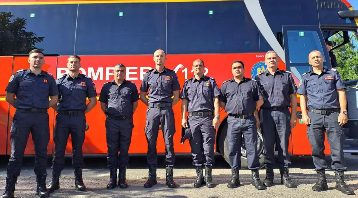 20 de pompieri români pleacă în Corsica pentru a sprijini eforturile de stingere a incendiilor