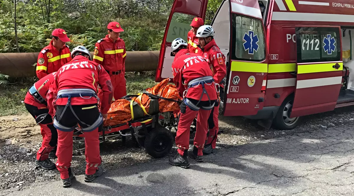 Zi de foc pe munte. 33 de persoane au avut nevoie de intervenția salvatorilor în ultimele 24 de ore, 4 au fost preluate cu elicopterul SMURD