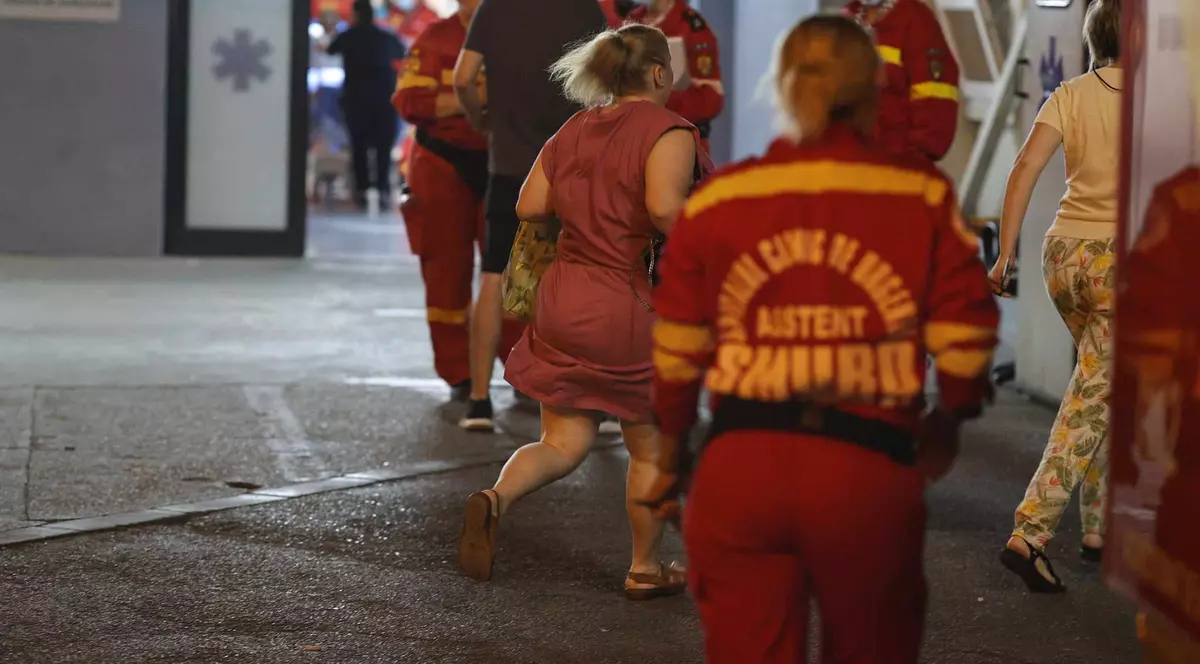 Doi pompieri intubați în urma exploziilor de la Crevedia vor fi transferați în această noapte la Spitalul Militar din Bruxelles. Alți doi pleacă în Italia