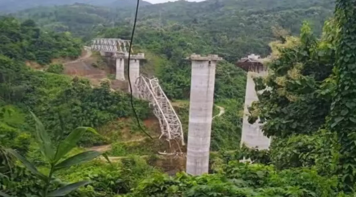 Un pod feroviar în construcție s-a prăbușit în India. Cel puțin 17 muncitori și-au pierdut viața