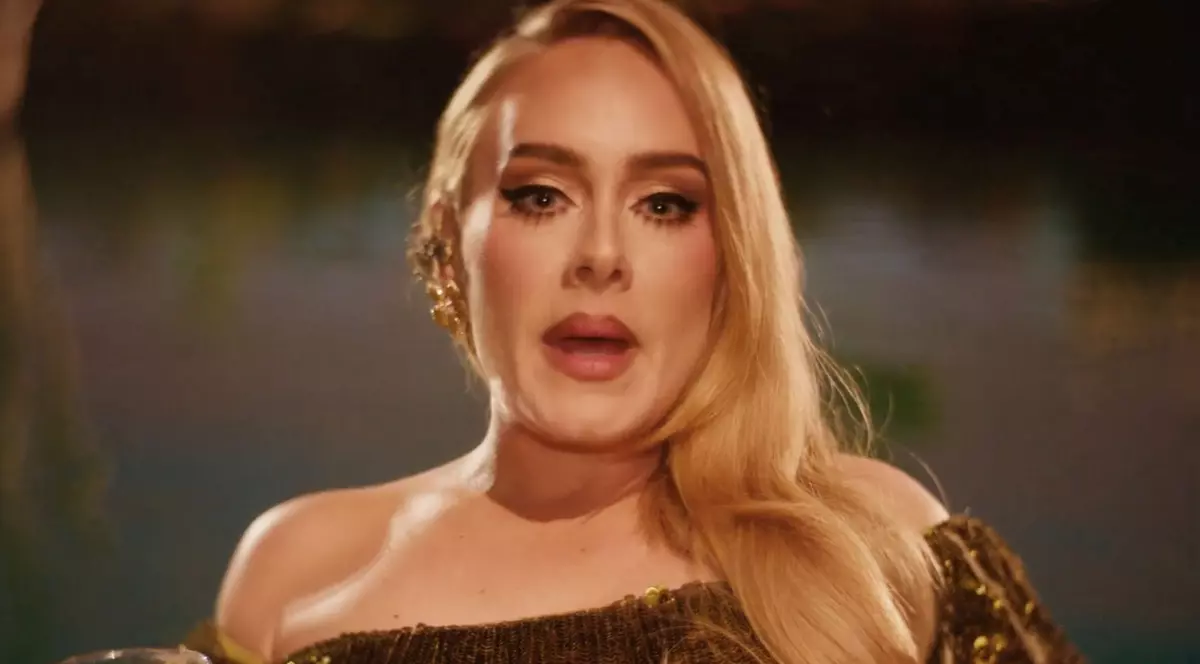 Adele a leșinat la un concert susținut în Las Vegas. De ce suferă cântăreața britanică