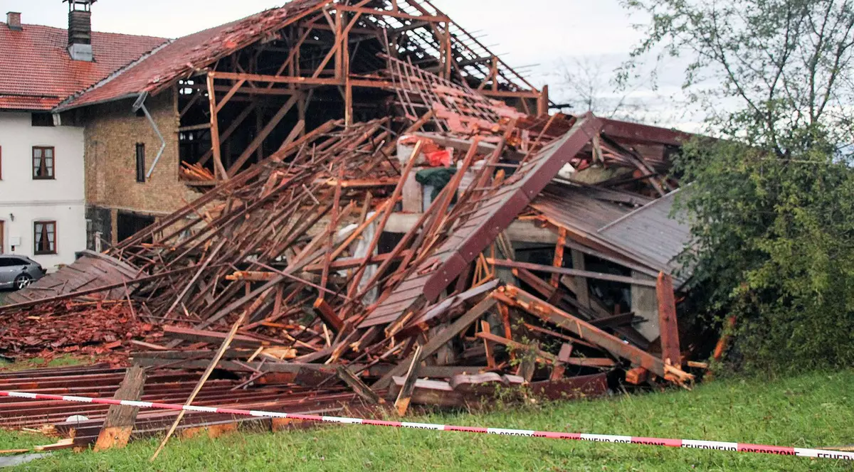 12 răniți după o furtună cu grindină și rafale violente de vânt, în Germania. Imagini cu vijelia