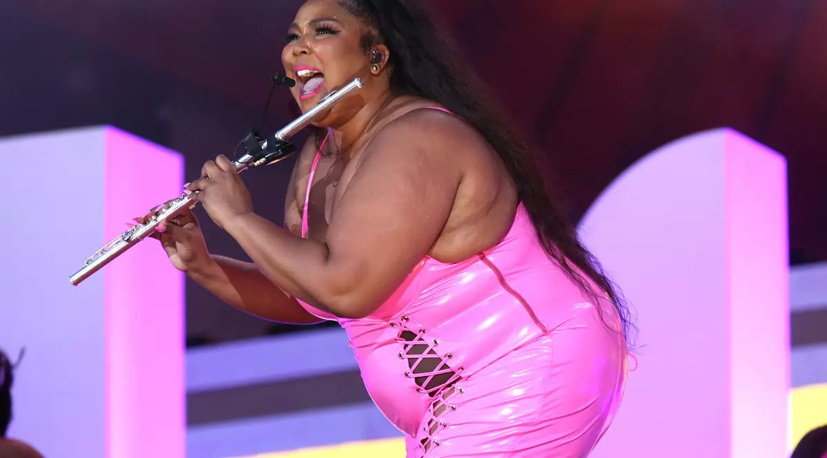 Lizzo, acuzată de fostele ei dansatoare de hărţuire sexuală și body shaming. Cântăreața a fost dată în judecată