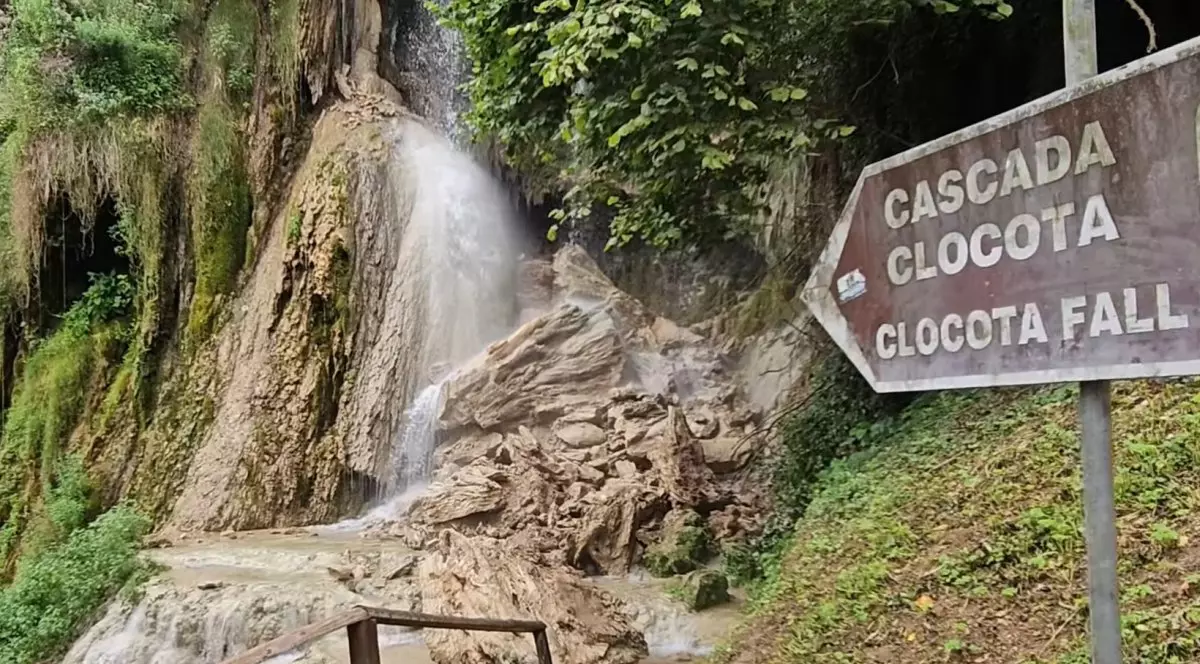 O bucată din cascada Clocota din Hunedoara s-a prăbușit. Ghid turistic: „E un fenomen natural, dar putea avea urmări grave”