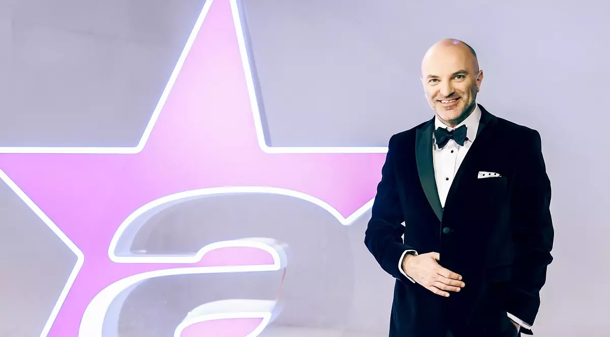 Schimbare în emisiunea lui Dan Capatos de la Antena Stars. Cine sunt vedetele care se alătură echipei „Xtra Night Show”